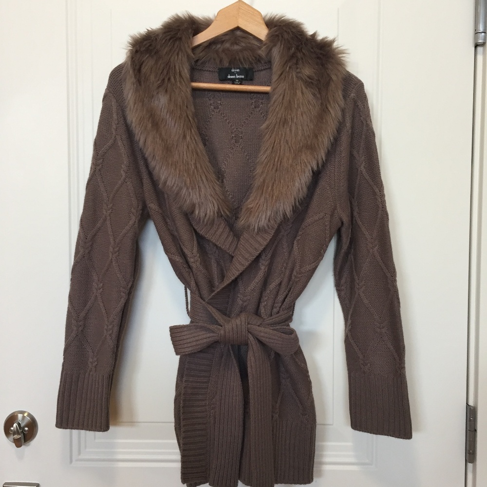 Cardigan w/ removable collar. Size M.